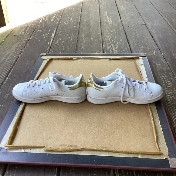 Adidas Stan Smith white with gold trim sneakers, size 5.5 - Picture 7 of 8